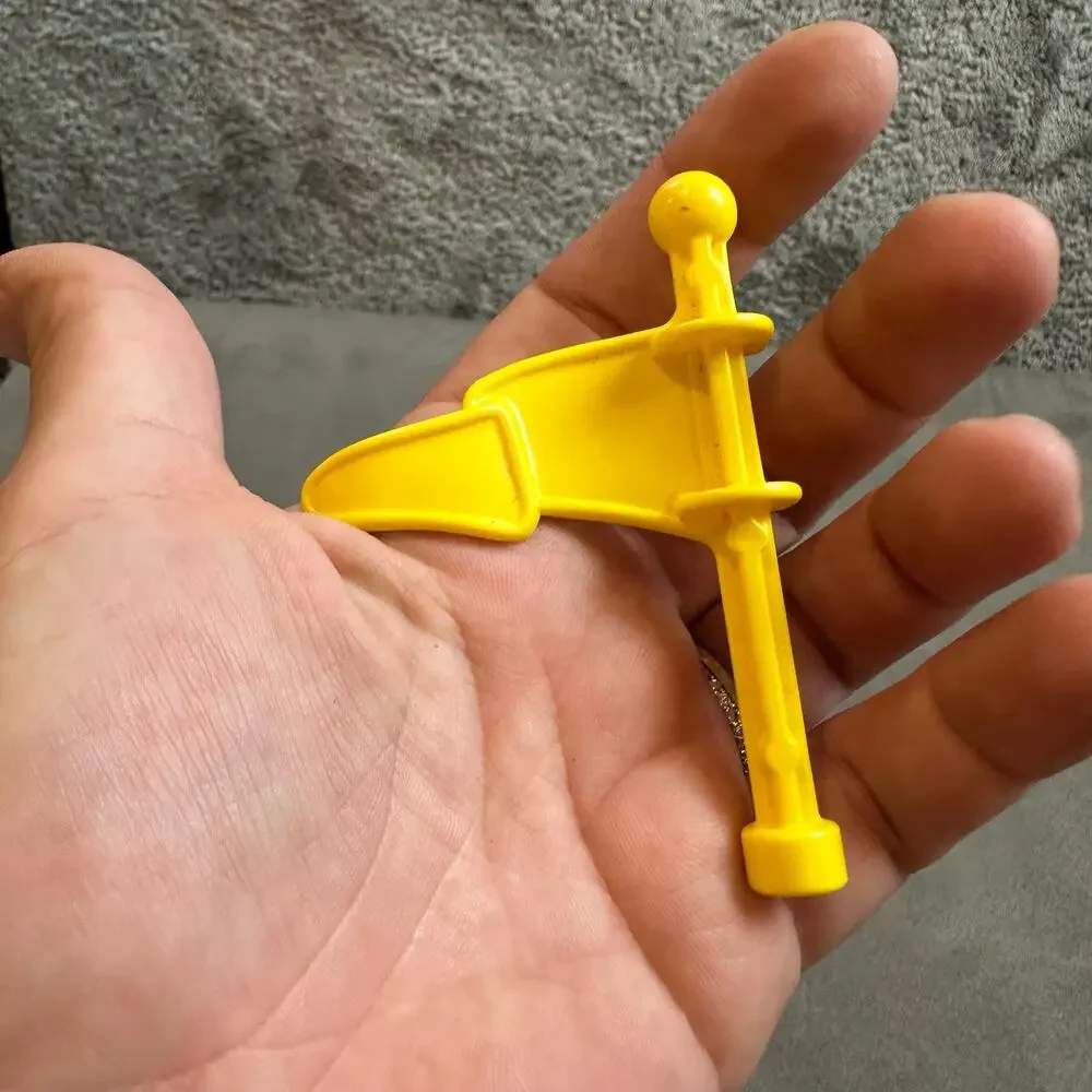 Lincoln Logs Yellow Plastic Flag 3